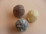 ORAGINO TRUFFEL - Csokoládé hüvely narancsos trüffelkrémmel töltve, TOKAJI TRUFFEL, DOUBLE ALMOND - Csokoládé hüvely mandula trüffelkrémmel töltve